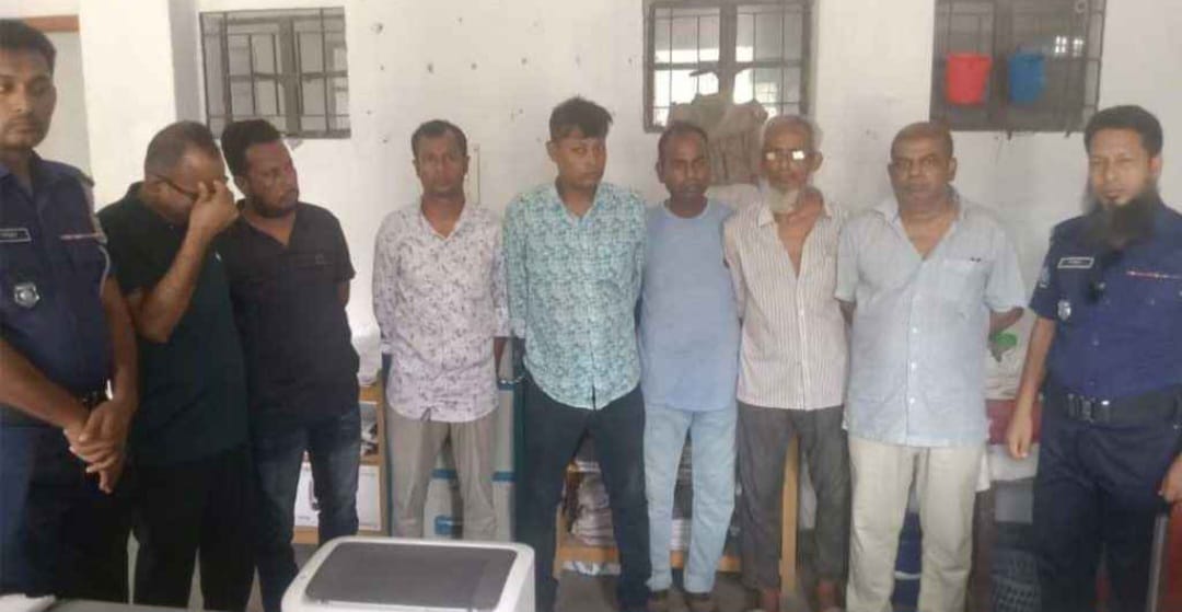 পটুয়াখালীর কুয়াকাটায় আবাসিক হোটেল থেকে ৭ জুয়াড়ি আটক
