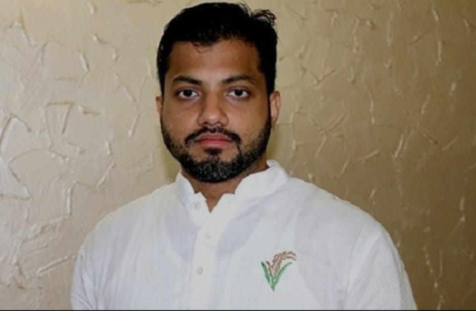 ইশরাককে মেয়র পদে বসানোর দাবিতে টানা ৬ দিনের মতো নগর ভবন অবরোধ করে আন্দোলন চলছে