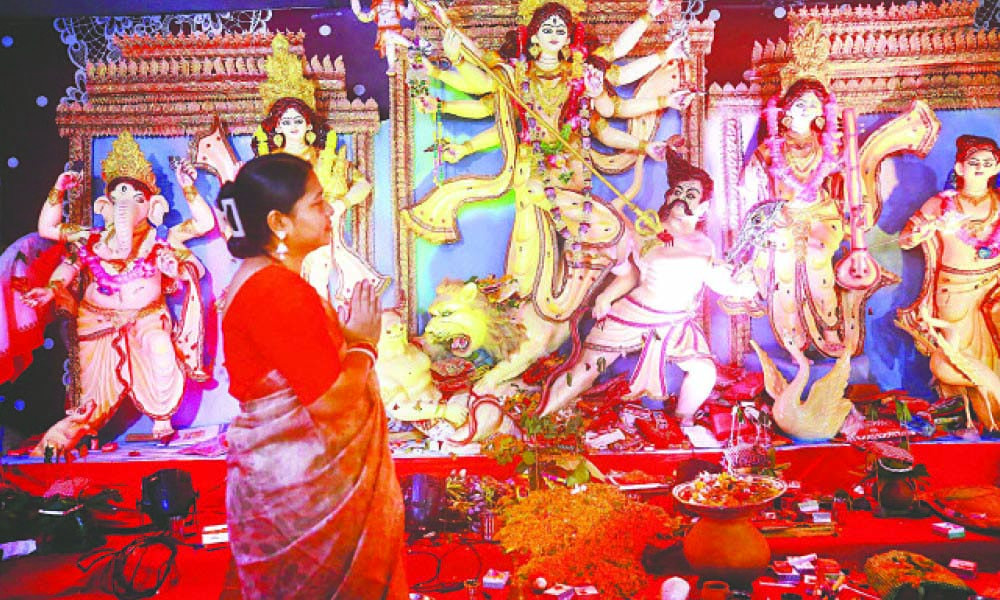 শুভ বিজয়া দশমী : আজ প্রতিমা বিসর্জন, মন্দিরে বিদায়ের সুর